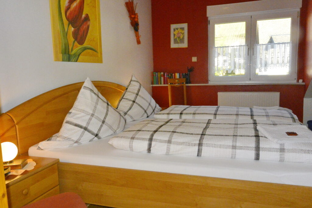 05. Wohnung2-Schlafzimmer-hinten-1