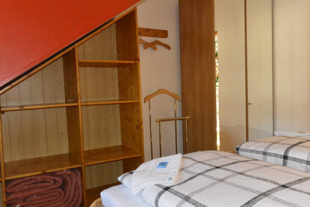 06. Wohnung2-Schlafzimmer-hinten-2