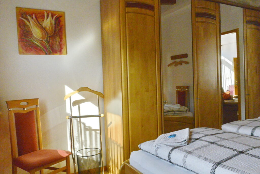 08. Wohnung2-Schlafzimmer-vorne-2