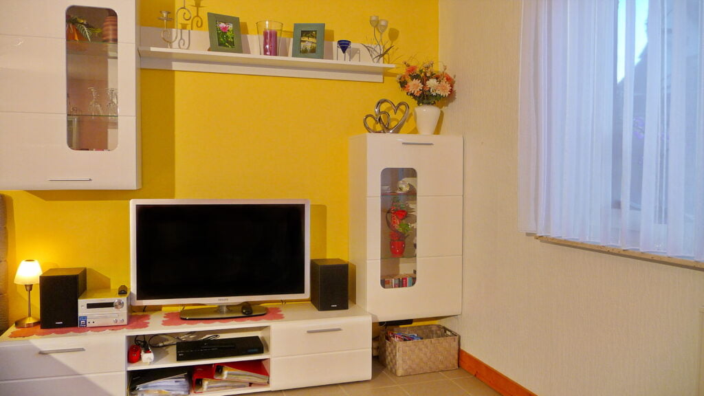 04. Wohnung4-Wohnkueche-4-Fernseher