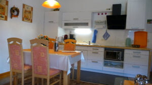 07. Wohnung1-Essbereich-und-Küche