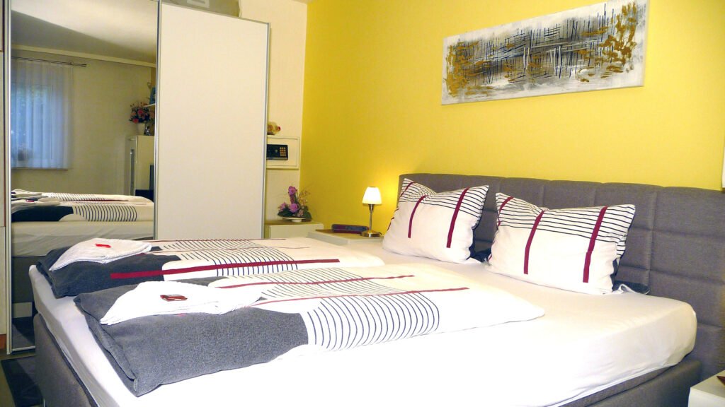 02. Wohnung4-Wohnkueche-2-Bett