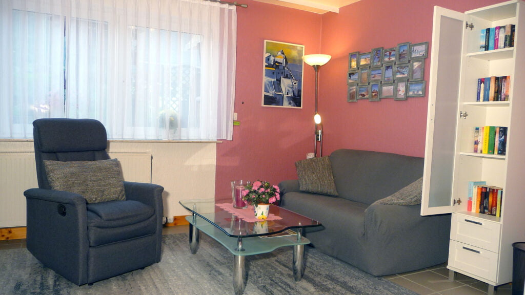 04.Wohnung4-Wohnkueche-3-Couch