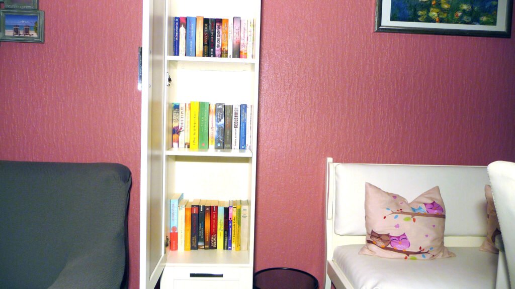 05.Wohnung4-Bücherregal